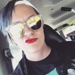 Meet your Posher, Hilary